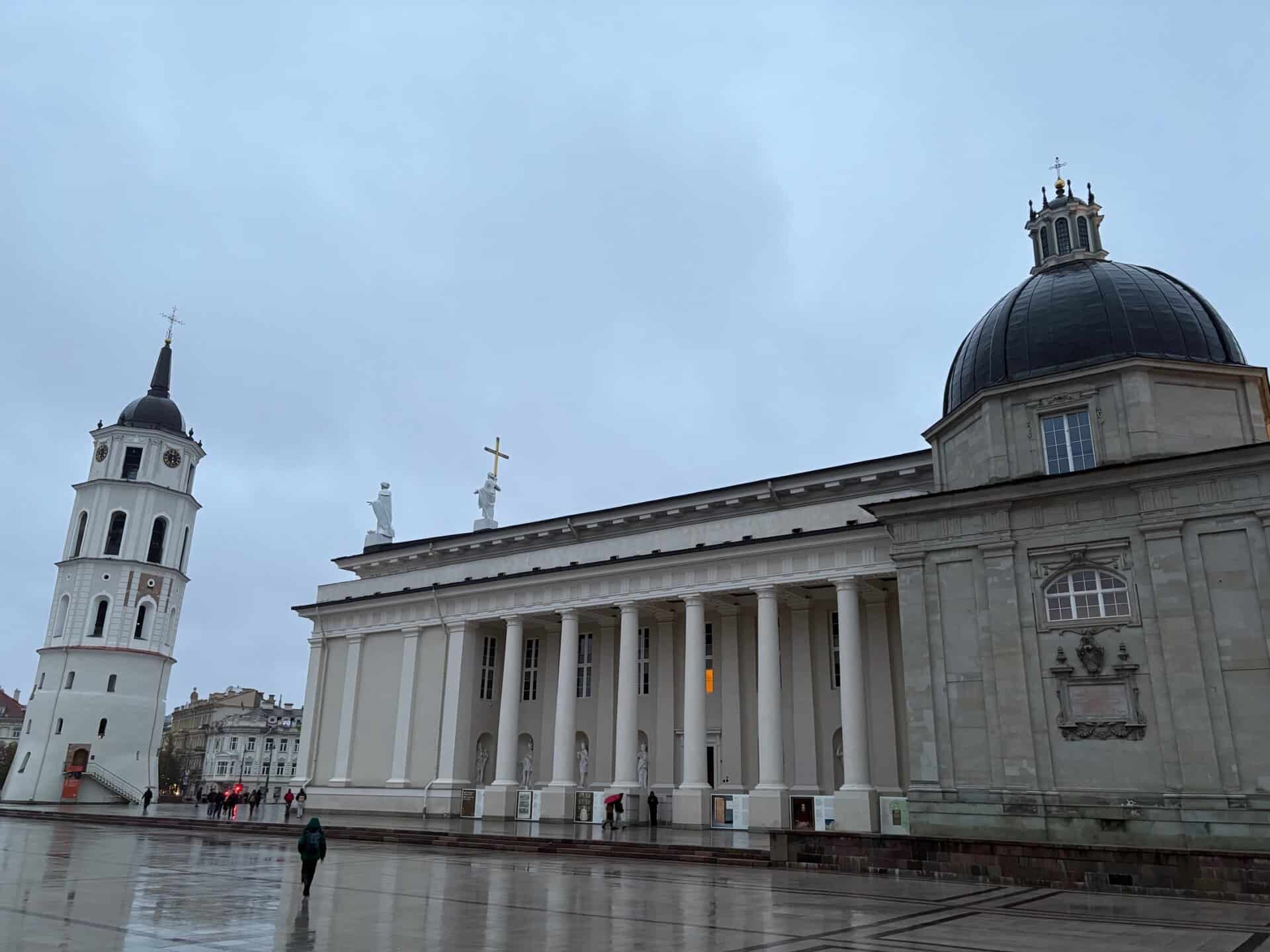 כיכר הקתדרלה המפורסמת בווילנה