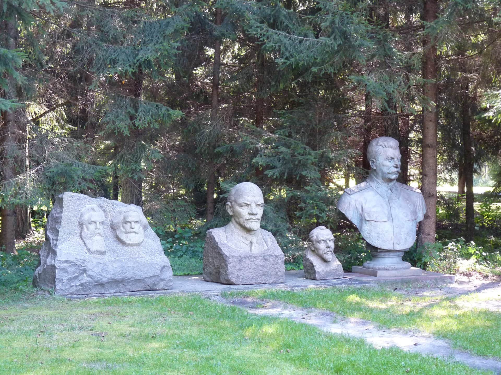 פארק גרוטאס - ליד דרוסקינינקאי