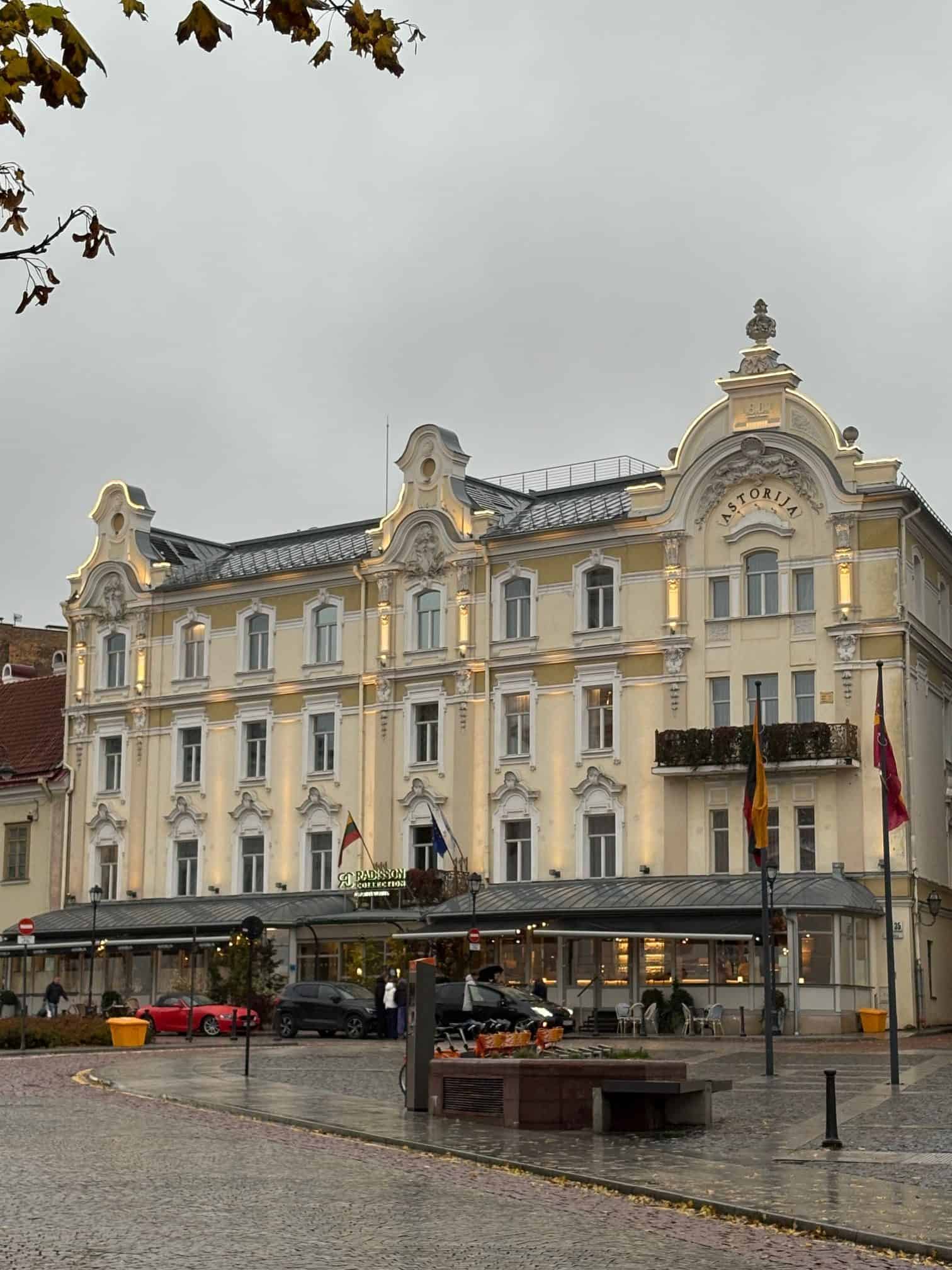 מלון רדיסון בלו אסטוריה בעיר העתיקה של וילנה